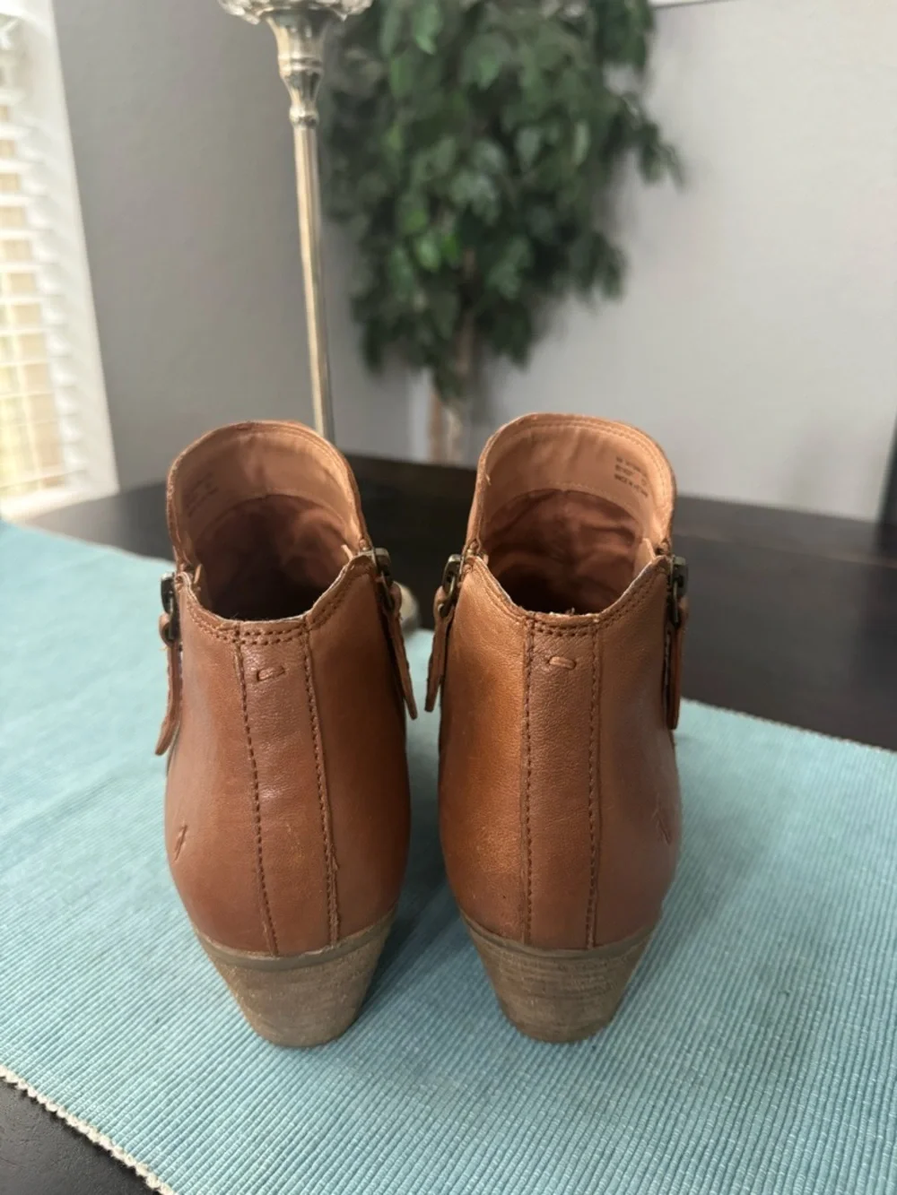 Frye Women's Brown Leather Ankle Boots - Stylish Zip Booties